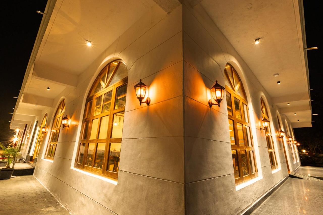 Krown Palace Resort Сілвасса Екстер'єр фото